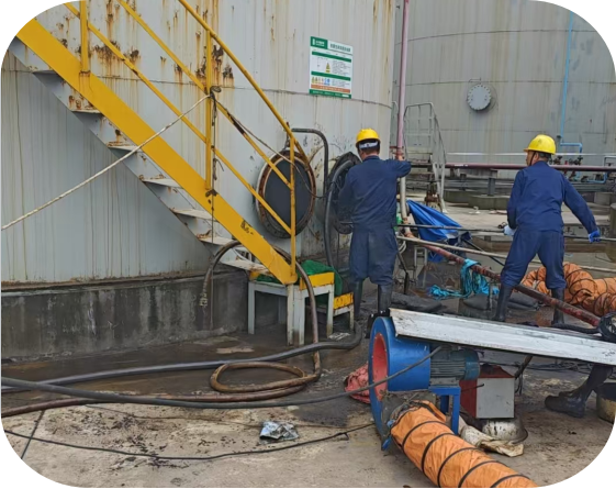 黃石某公司大型油罐油泥清理工程，助力綠色能源發(fā)展